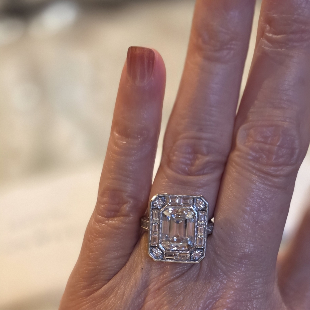 Debebians EMERALD HALO ENGAGEMENT RING. - Picture 5 of 11